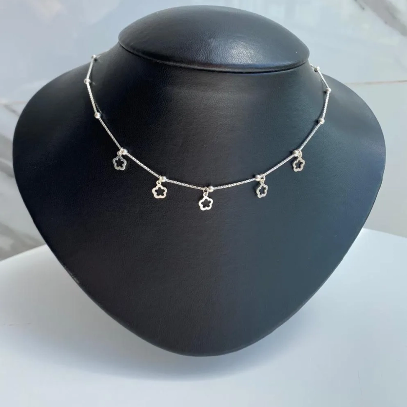 CHOKER DE BOLINHA COM FLOR VAZADA