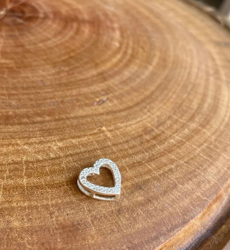 PINGENTE DE CORAÇÃO CRAVEJADO