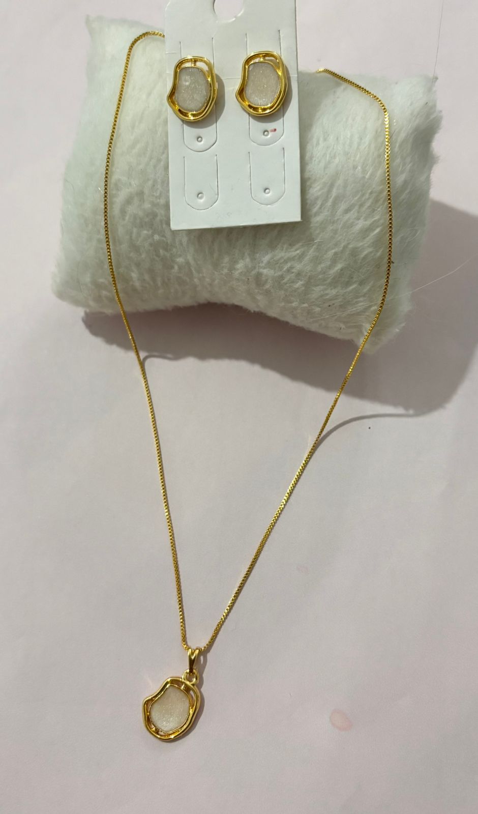 CONJUNTO DOURADO COM RESINA MADRE PEROLA - Imagem 2