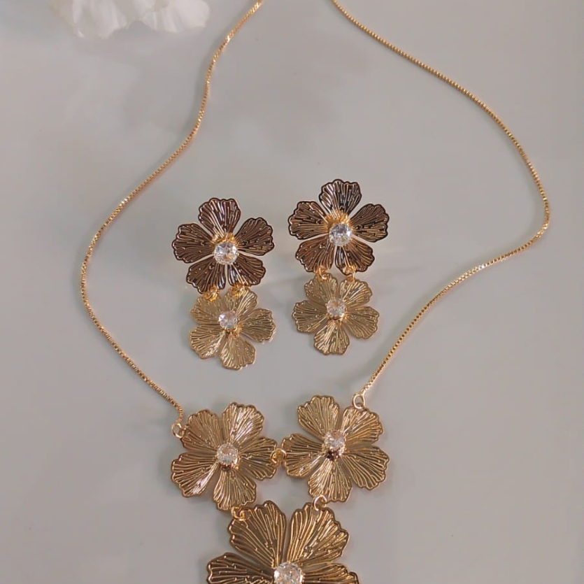 CONJUNTO TRÊS FLORES